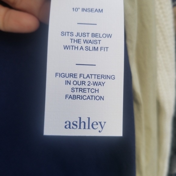 Womens Navy Blue Shorts NWT - Picture 3 of 6